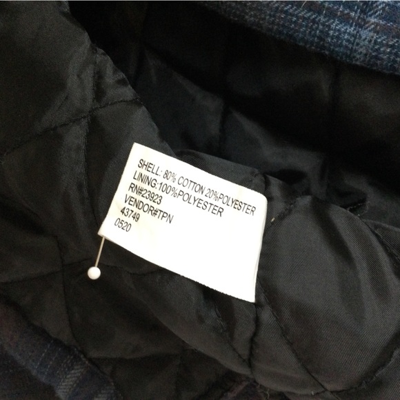 Canyon Guide Outfitters Hooded Quilted Jacket. Large - Picture 4 of 6